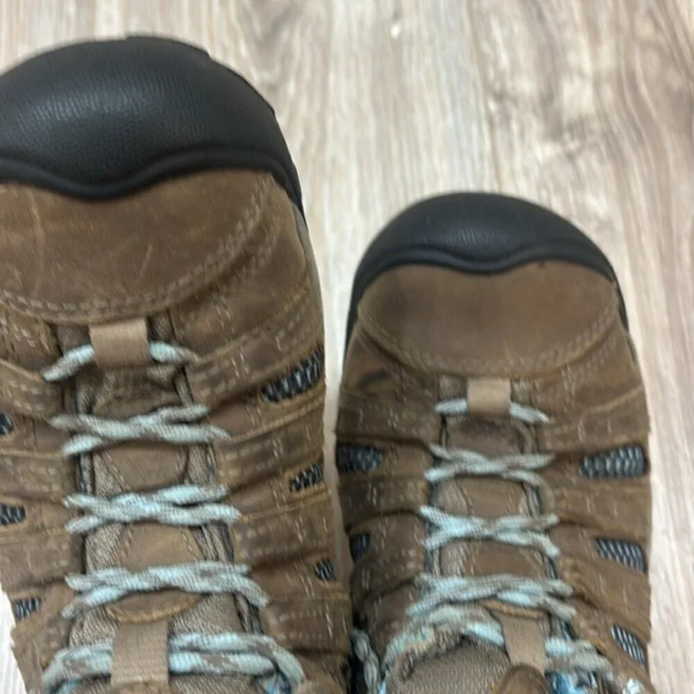 Keen Women's Voyagur Brown Hiking Shoes with Blue Interior size 8 missing insole